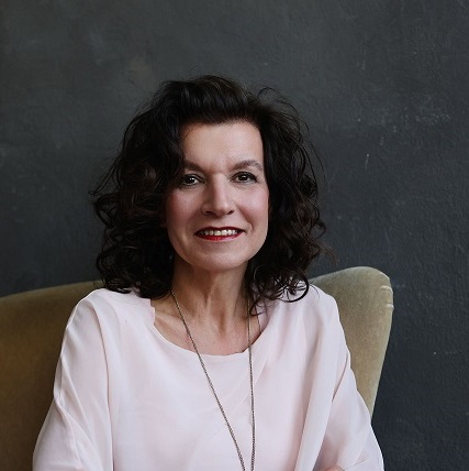 Marina van der Arend mindfulness coach voor 8 weekse MBSR trainingen en 1-op-1 coaching online en in Breda