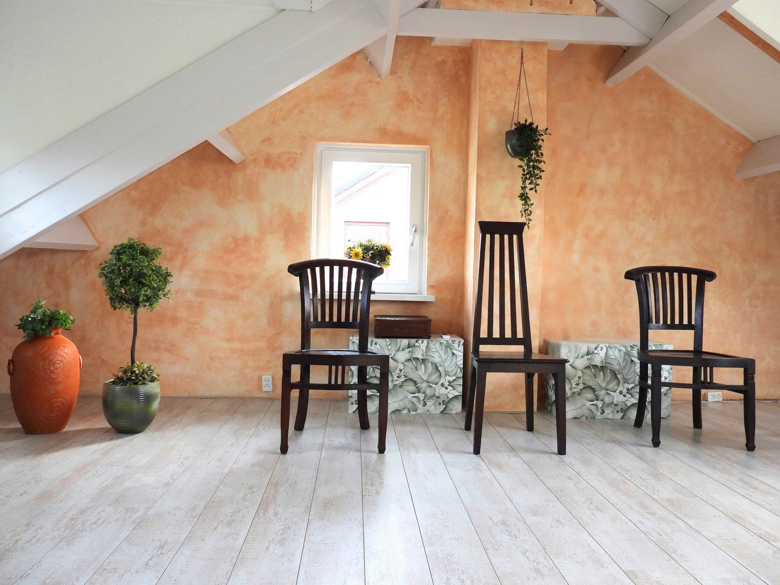 Mindfulness Meditatieruimte met stoelen in Breda